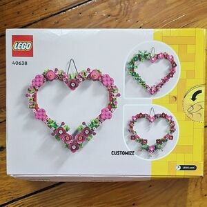 LEGO Floral Heart Wreath with Pink and Green NIB